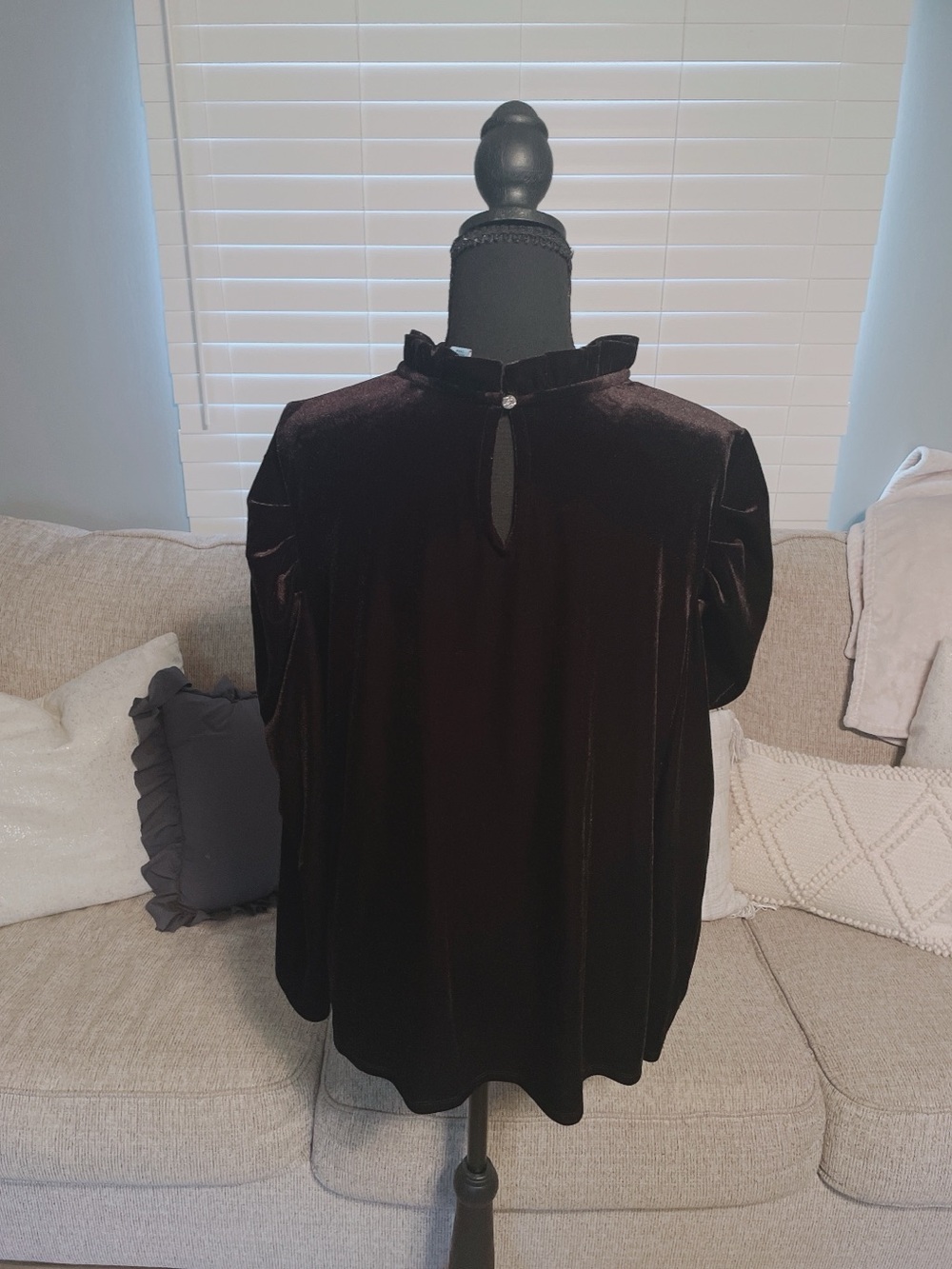 CeCe Black Velvet Puff Sleeve Blouse Size 2X - Picture 4 of 7